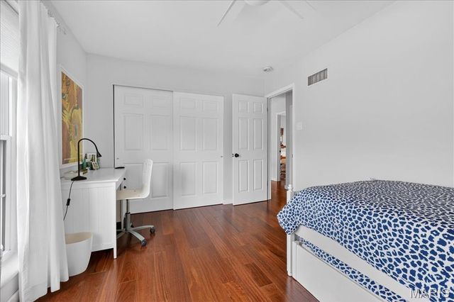 828 Carman Woods Drive, Manchester, MO 63021