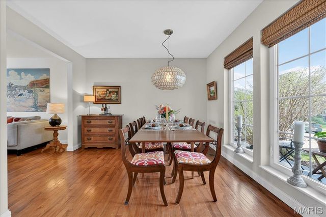 828 Carman Woods Drive, Manchester, MO 63021