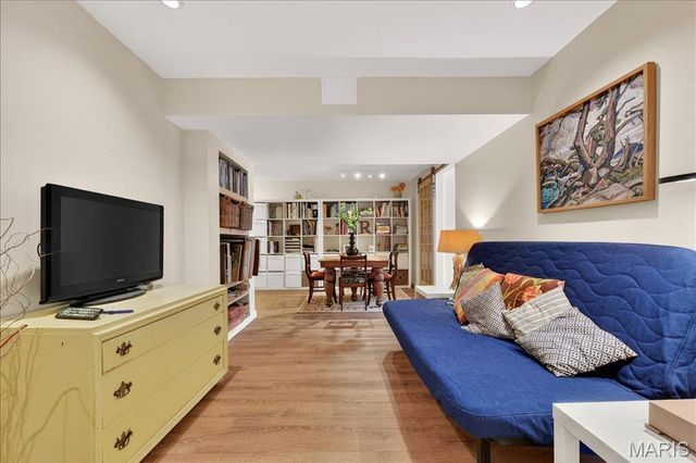 828 Carman Woods Drive, Manchester, MO 63021