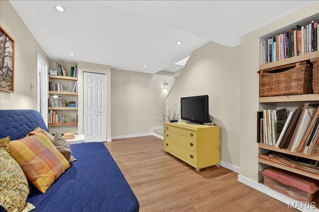 828 Carman Woods Drive, Manchester, MO 63021