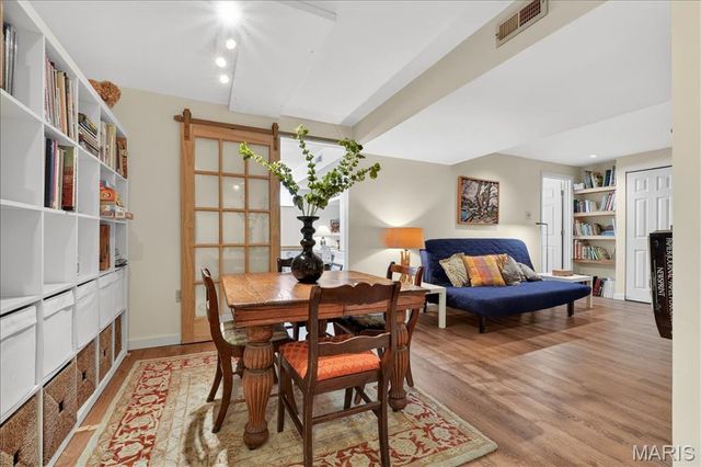 828 Carman Woods Drive, Manchester, MO 63021