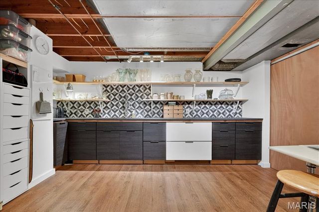 828 Carman Woods Drive, Manchester, MO 63021