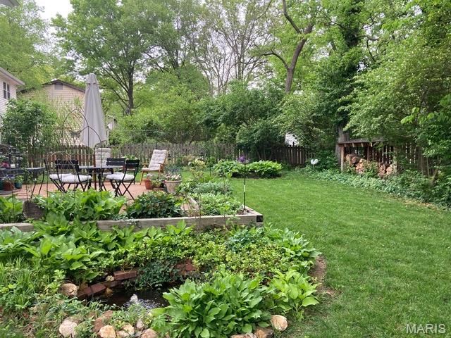 828 Carman Woods Drive, Manchester, MO 63021