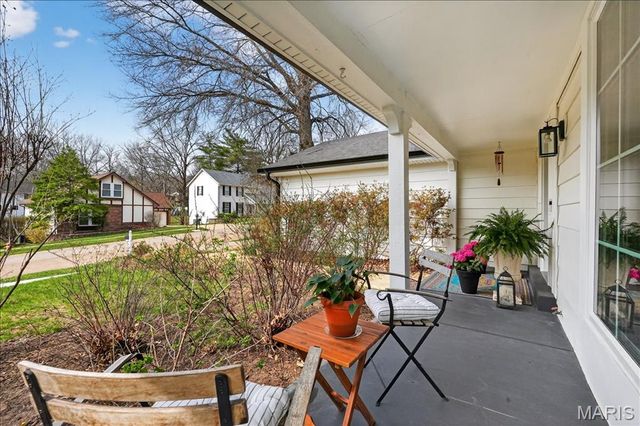 828 Carman Woods Drive, Manchester, MO 63021