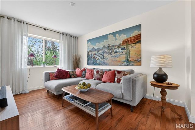 828 Carman Woods Drive, Manchester, MO 63021