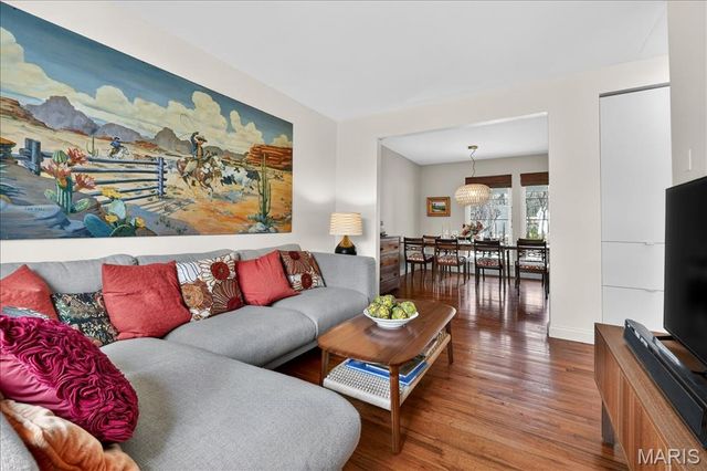 828 Carman Woods Drive, Manchester, MO 63021