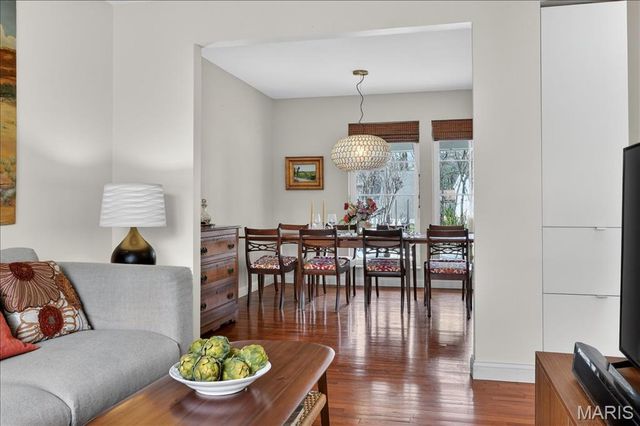 828 Carman Woods Drive, Manchester, MO 63021