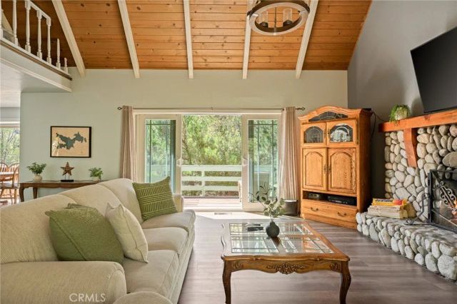 28165 Grenoble, Lake Arrowhead, CA 92352