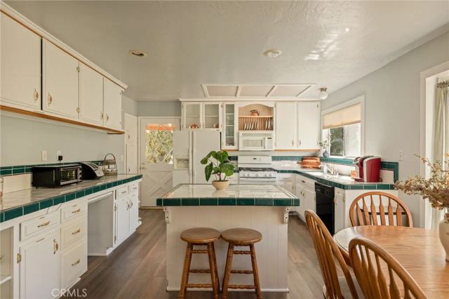 28165 Grenoble, Lake Arrowhead, CA 92352