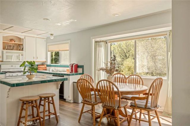 28165 Grenoble, Lake Arrowhead, CA 92352
