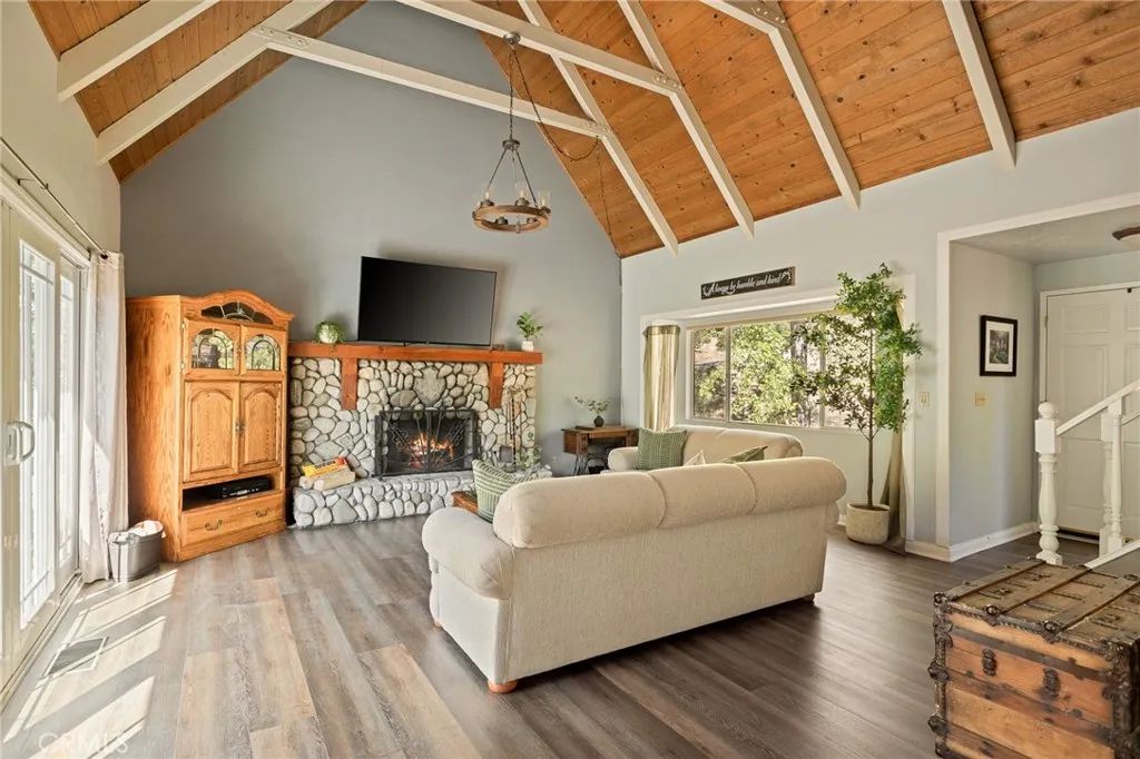 28165 Grenoble, Lake Arrowhead, CA 92352