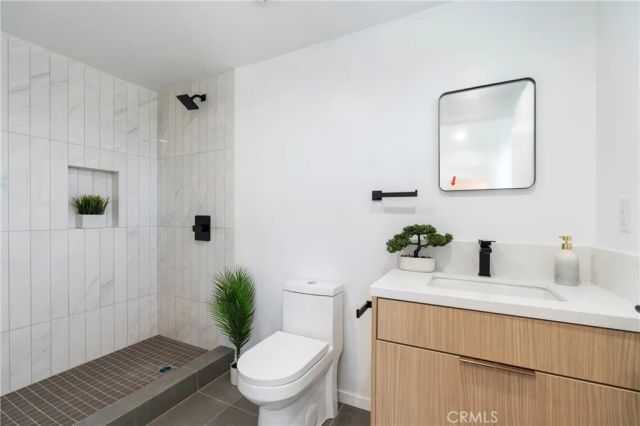 2517 Alsace Avenue, Los Angeles, CA 90016
