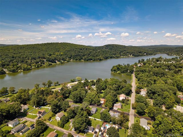28 Brewster Drive, Carmel, NY 10512