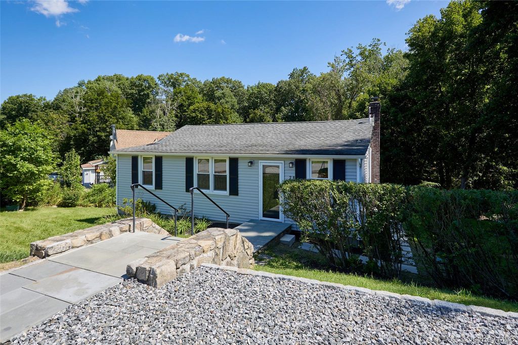 28 Brewster Drive, Carmel, NY 10512 — photo 4