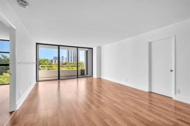 20355 NE 34th Ct 421, Aventura, FL 33180