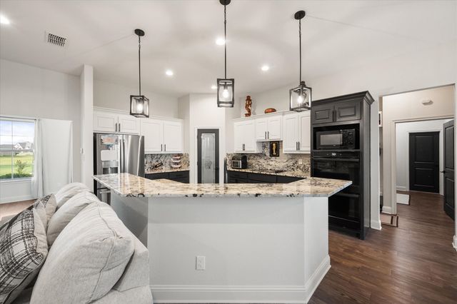 170 Grays Creek Circle, Ennis, TX 75119