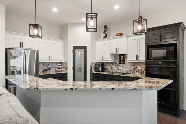 170 Grays Creek Circle, Ennis, TX 75119
