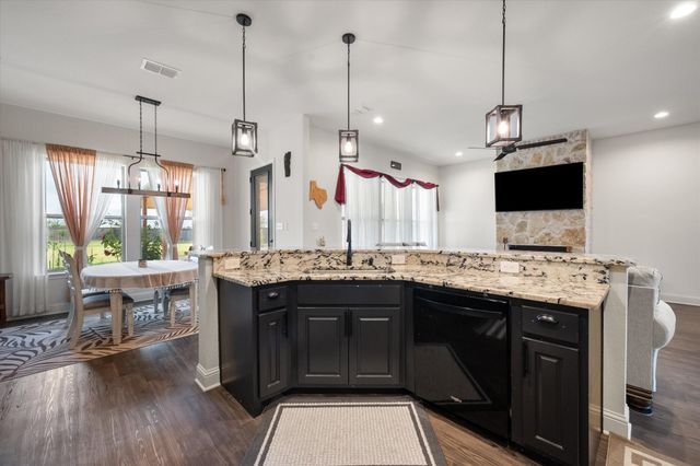 170 Grays Creek Circle, Ennis, TX 75119