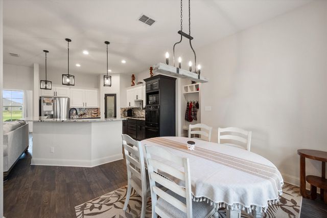 170 Grays Creek Circle, Ennis, TX 75119