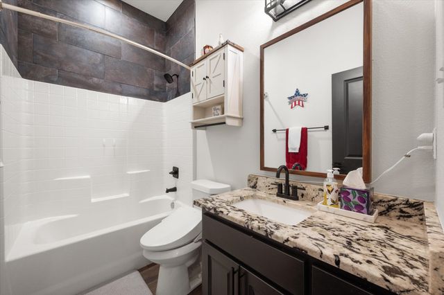 170 Grays Creek Circle, Ennis, TX 75119