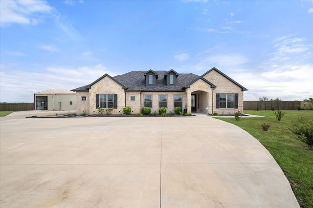 170 Grays Creek Circle, Ennis, TX 75119