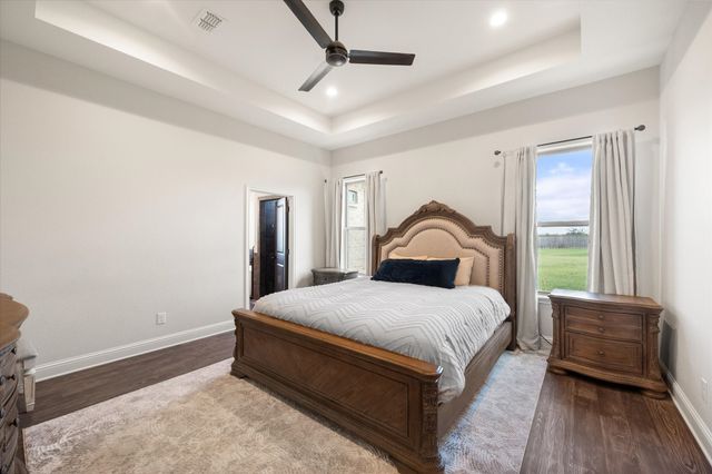 170 Grays Creek Circle, Ennis, TX 75119