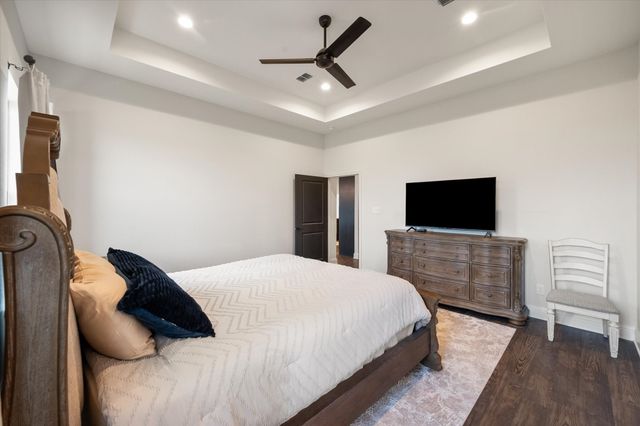 170 Grays Creek Circle, Ennis, TX 75119