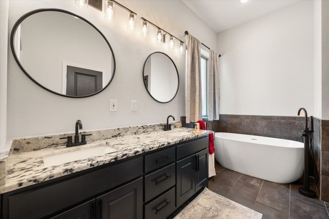 170 Grays Creek Circle, Ennis, TX 75119