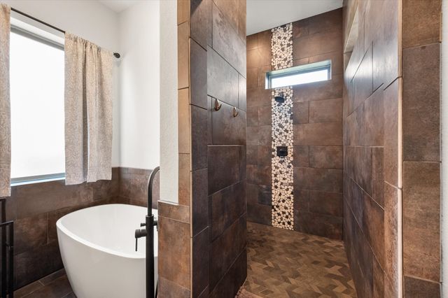 170 Grays Creek Circle, Ennis, TX 75119