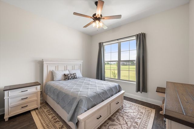 170 Grays Creek Circle, Ennis, TX 75119