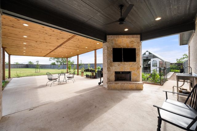 170 Grays Creek Circle, Ennis, TX 75119