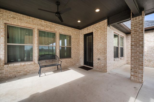 170 Grays Creek Circle, Ennis, TX 75119