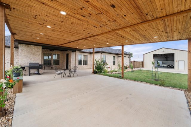 170 Grays Creek Circle, Ennis, TX 75119