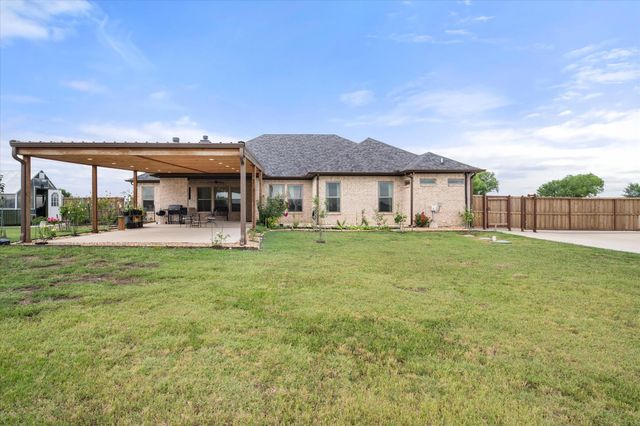170 Grays Creek Circle, Ennis, TX 75119