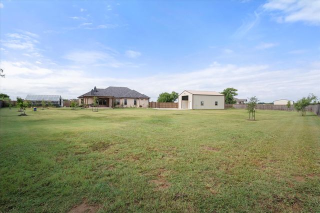 170 Grays Creek Circle, Ennis, TX 75119