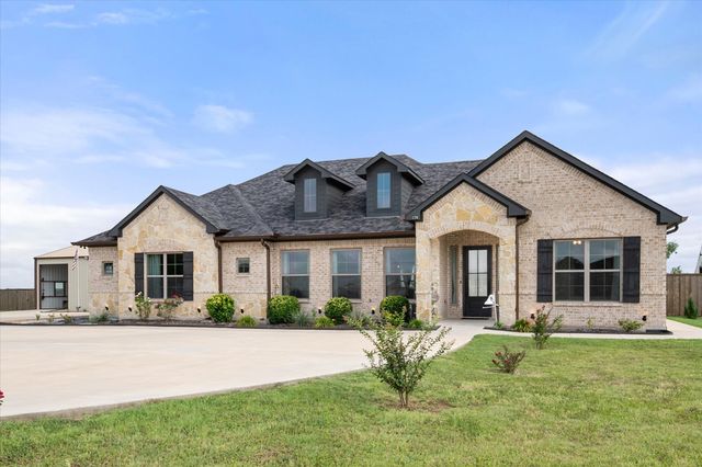 170 Grays Creek Circle, Ennis, TX 75119