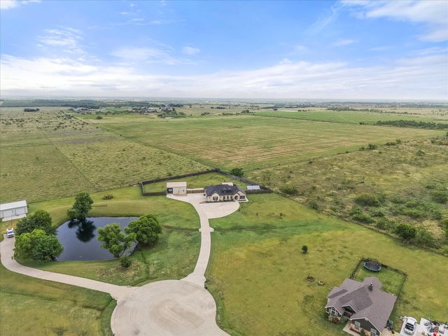 170 Grays Creek Circle, Ennis, TX 75119