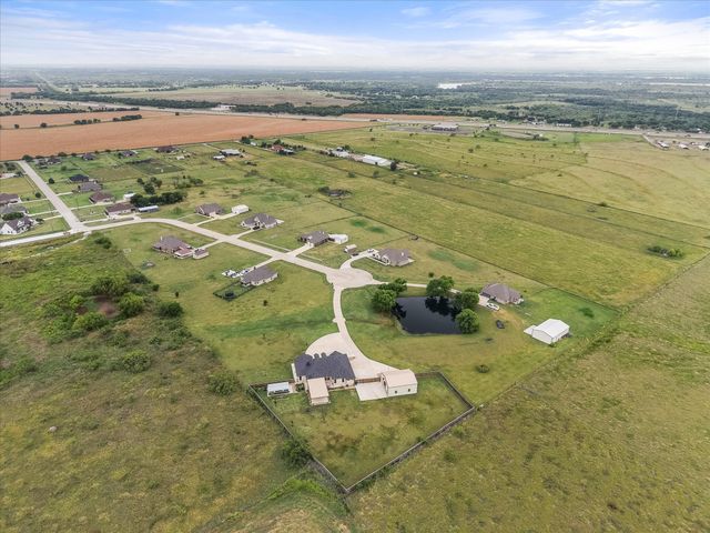 170 Grays Creek Circle, Ennis, TX 75119