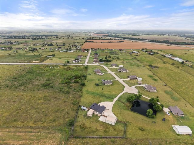 170 Grays Creek Circle, Ennis, TX 75119