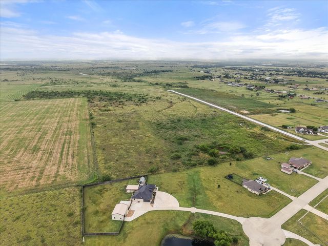 170 Grays Creek Circle, Ennis, TX 75119
