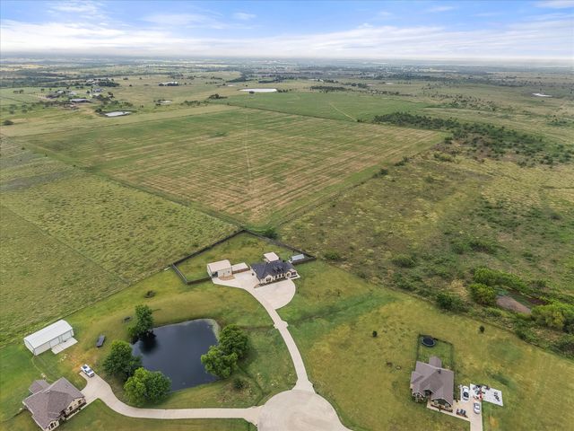 170 Grays Creek Circle, Ennis, TX 75119