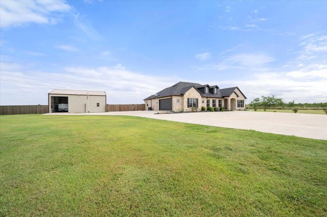 170 Grays Creek Circle, Ennis, TX 75119