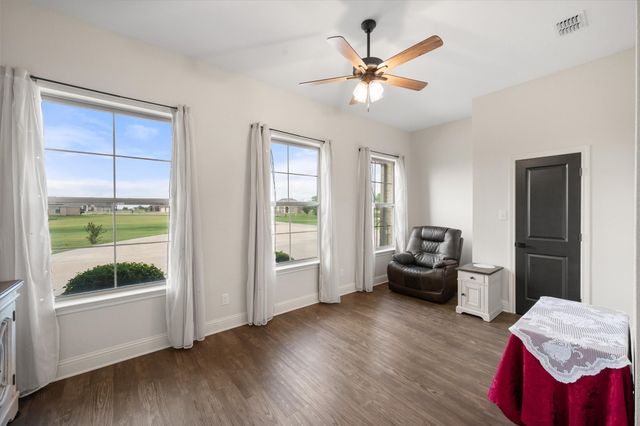 170 Grays Creek Circle, Ennis, TX 75119