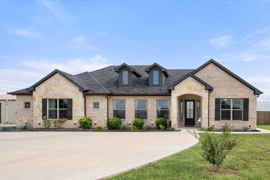 170 Grays Creek Circle, Ennis, TX 75119