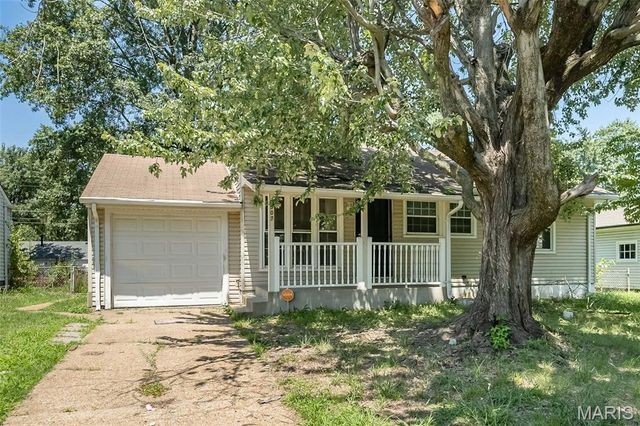 207 Midlothian Road, St Louis, MO 63137