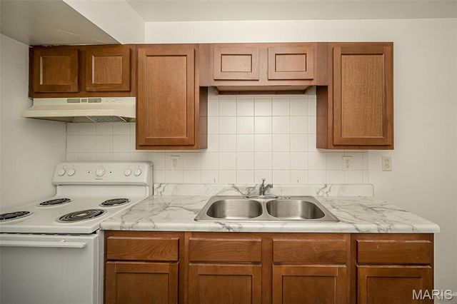 207 Midlothian Road, St Louis, MO 63137