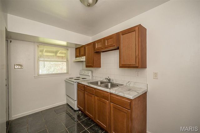 207 Midlothian Road, St Louis, MO 63137