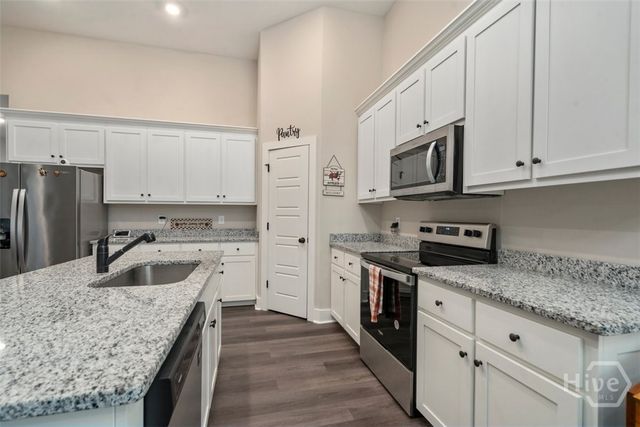 212 Live Oak Ln, Comer, GA 30629