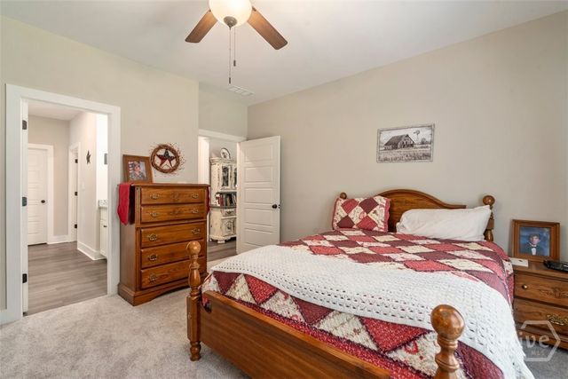 212 Live Oak Ln, Comer, GA 30629