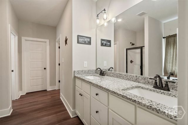 212 Live Oak Ln, Comer, GA 30629